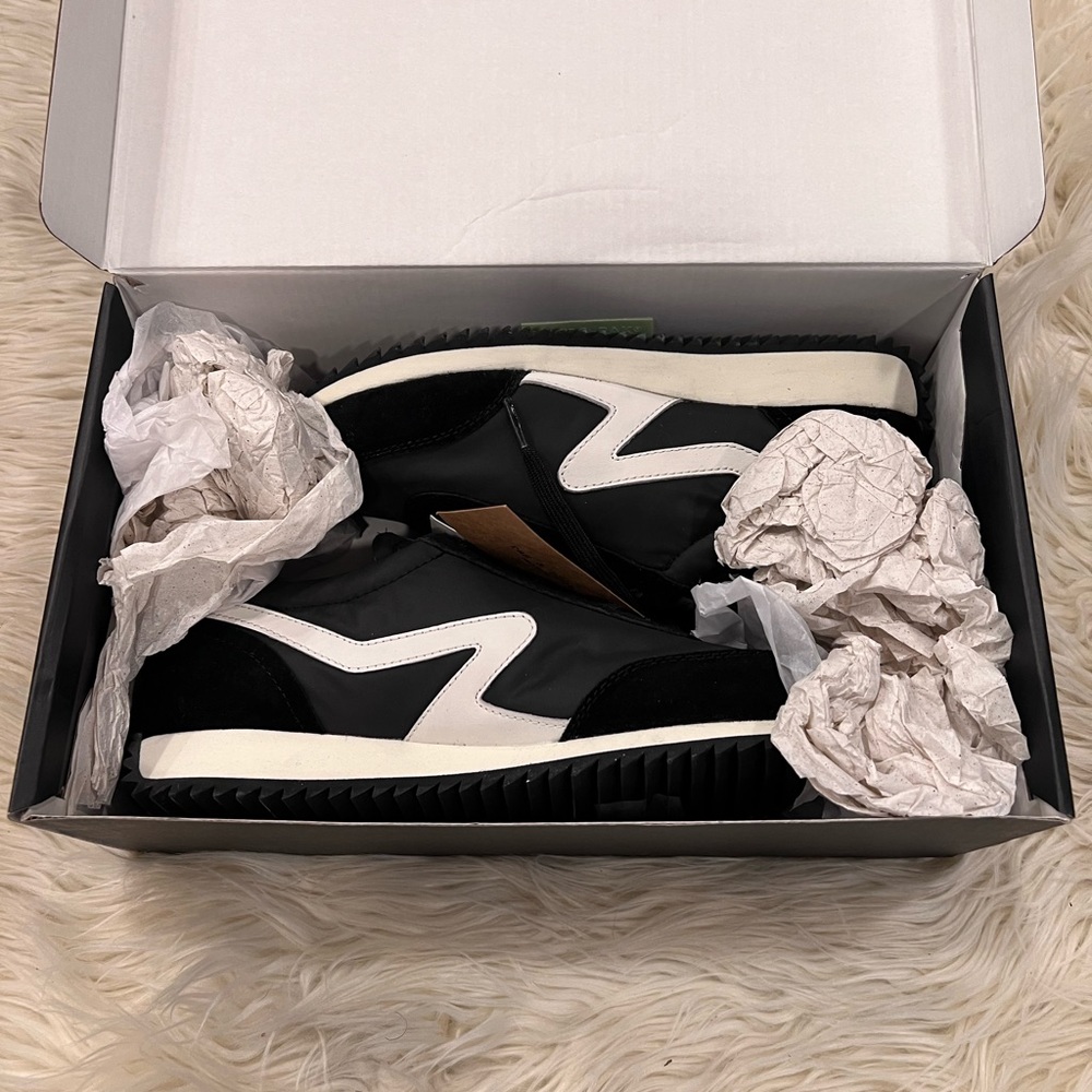 Rag & Bone Retro Runner sneaker- so cute, so comfy!